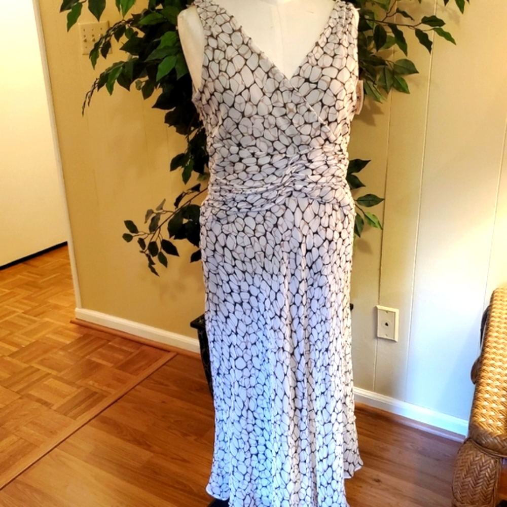 Ladie's  New Dress. Size 12